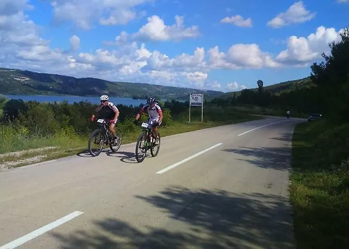 캠프장 Krka Fairytale Village Rupe