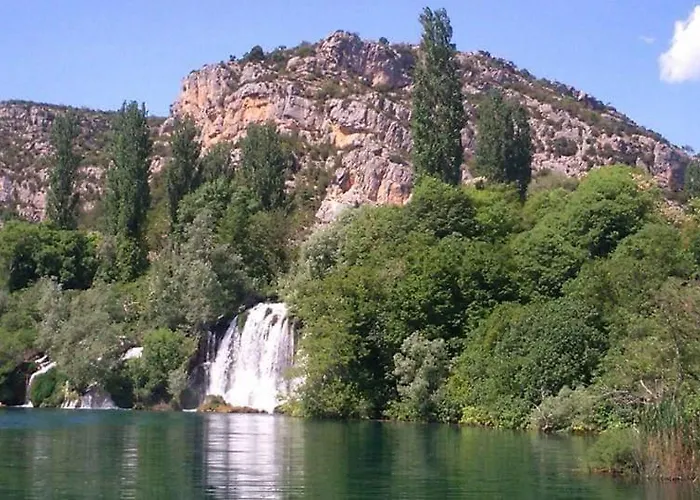 אתר קמפינג Krka Fairytale Village *