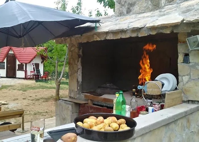 캠프장 Krka Fairytale Village